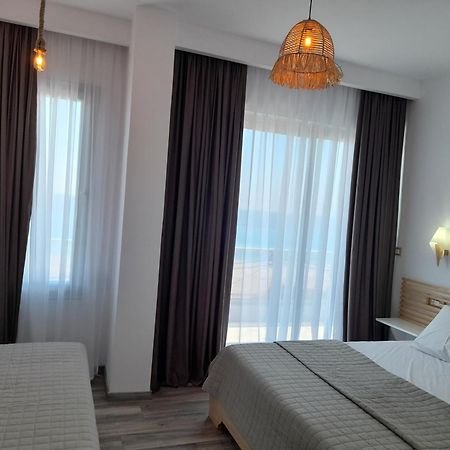 Anxhelos Hotel Himare Exteriör bild