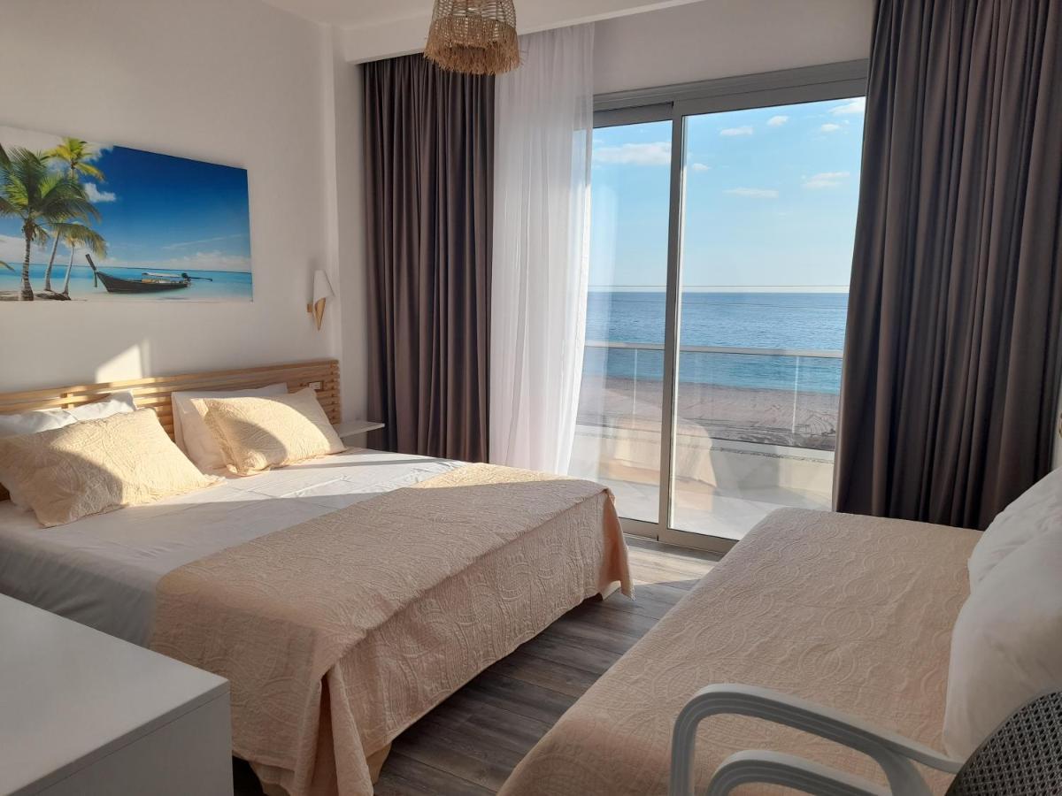 Anxhelos Hotel Himare Exteriör bild
