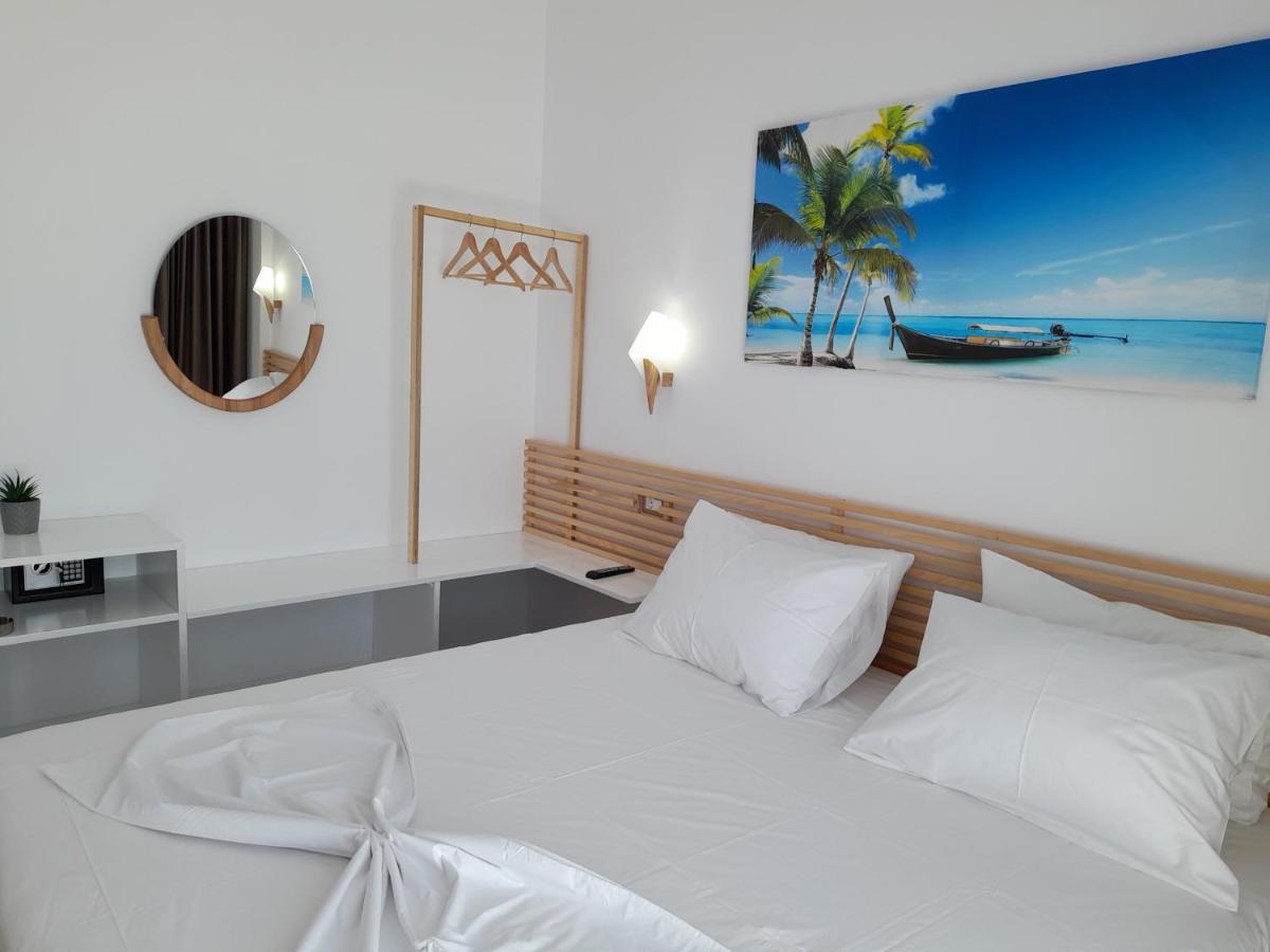 Anxhelos Hotel Himare Exteriör bild