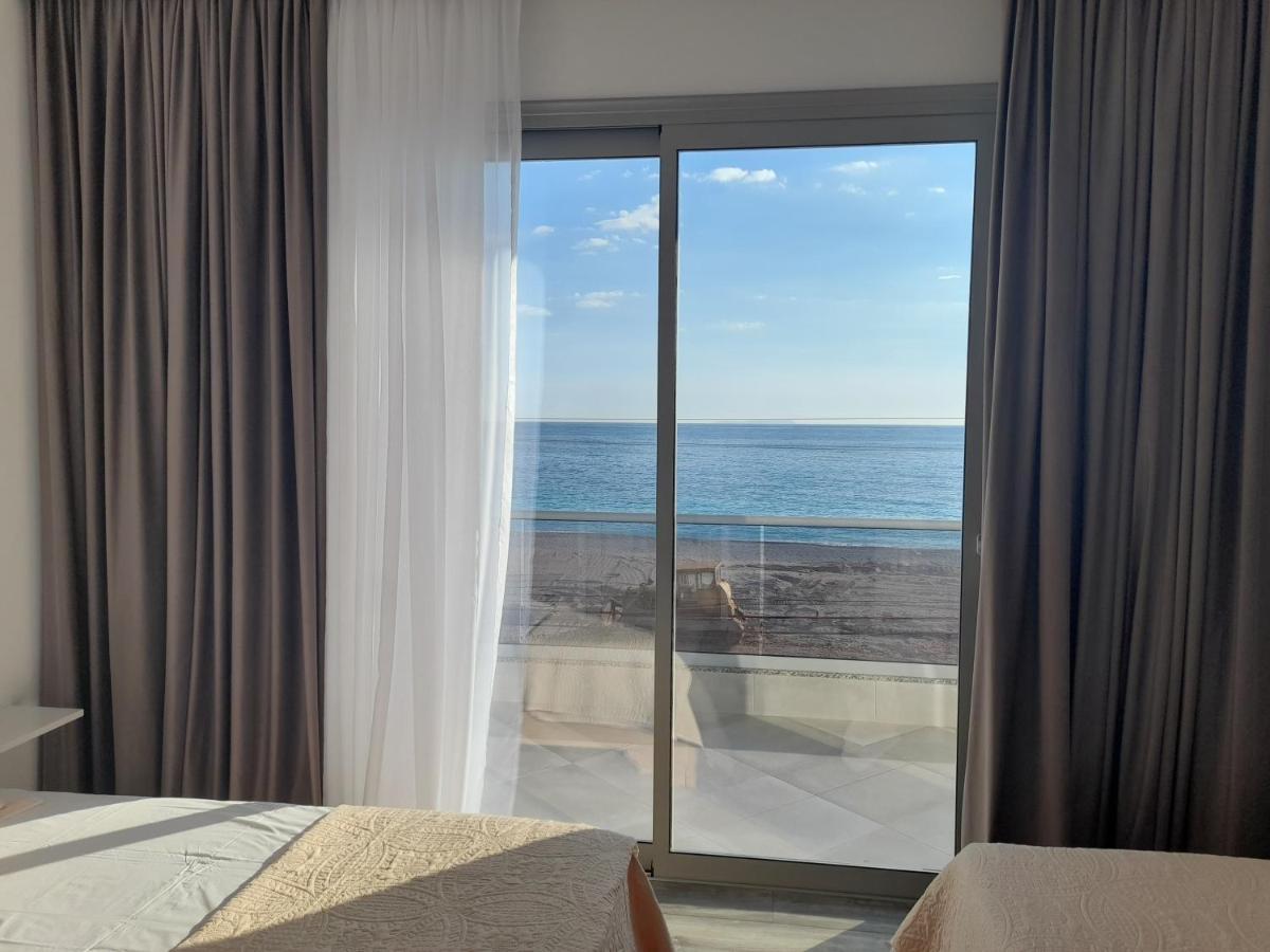 Anxhelos Hotel Himare Exteriör bild