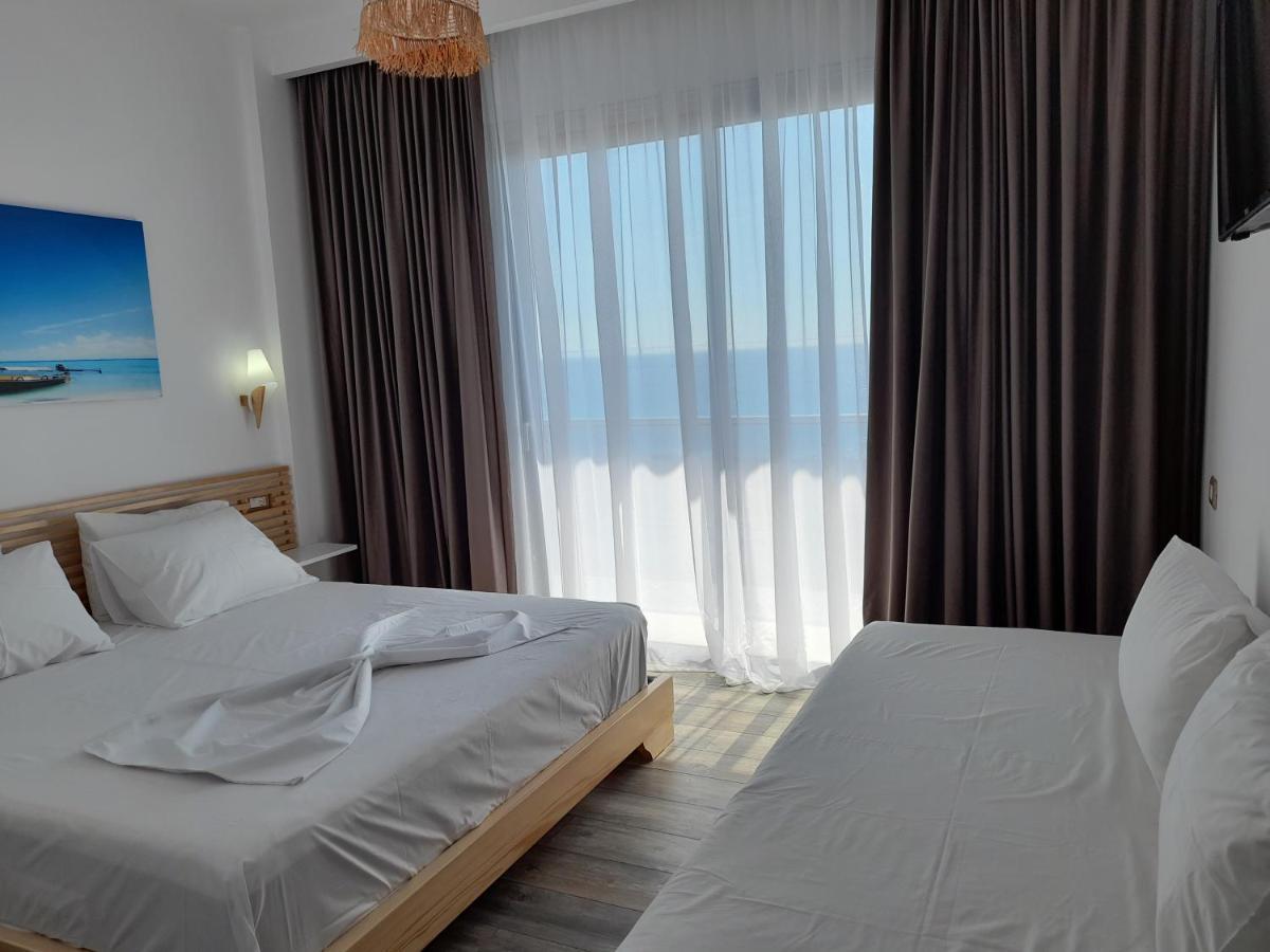 Anxhelos Hotel Himare Exteriör bild