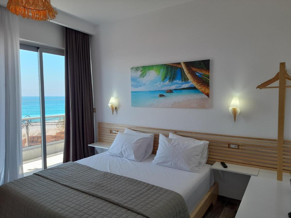 Anxhelos Hotel Himare Exteriör bild