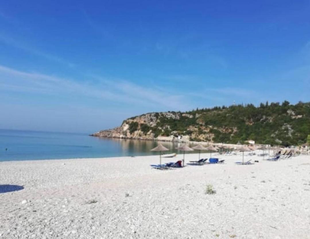 Anxhelos Hotel Himare Exteriör bild