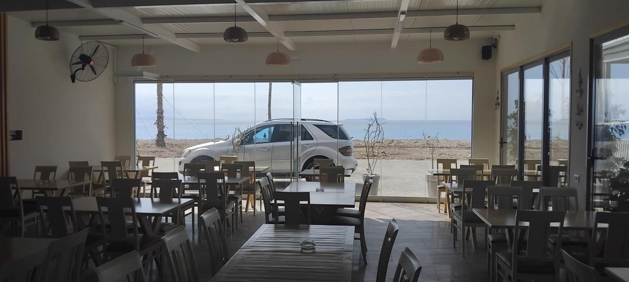 Anxhelos Hotel Himare Exteriör bild