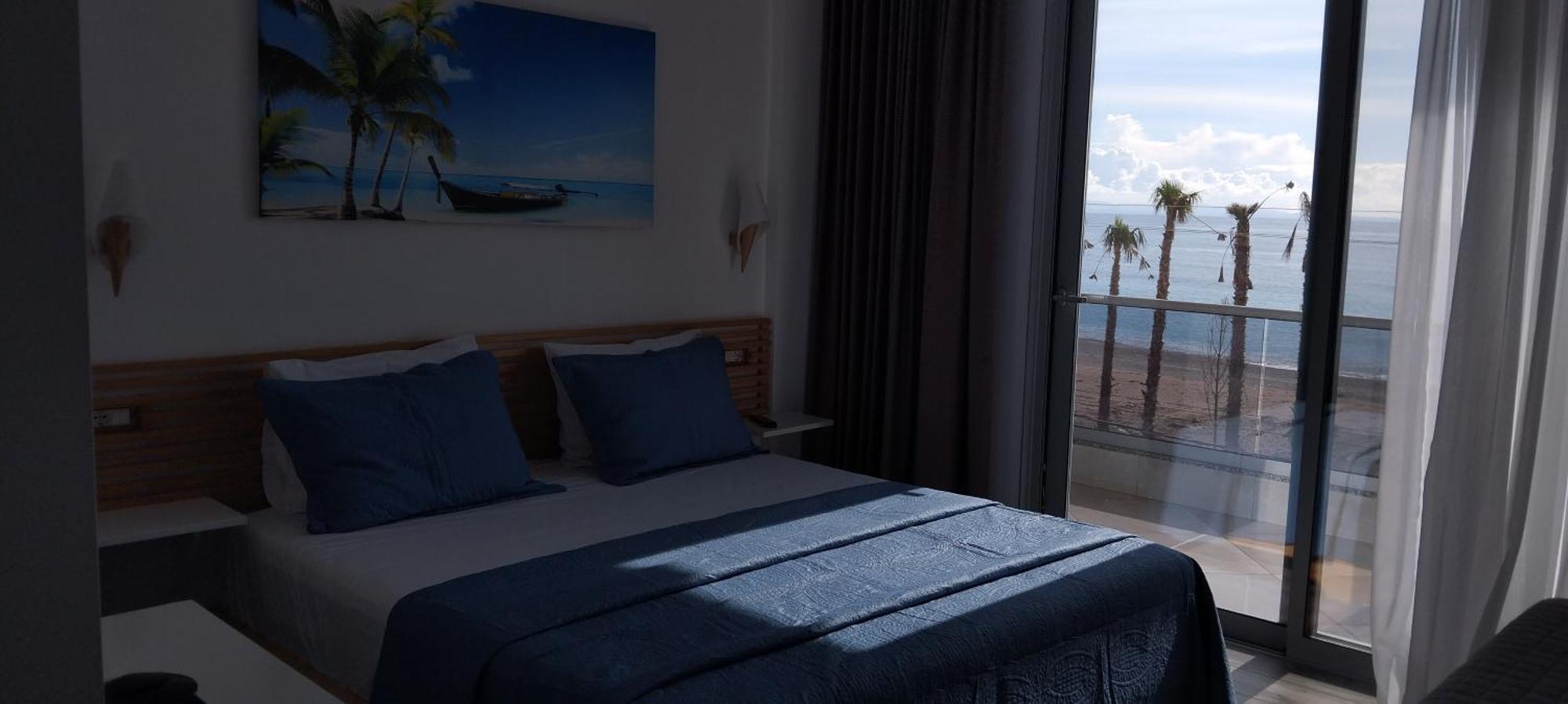 Anxhelos Hotel Himare Exteriör bild
