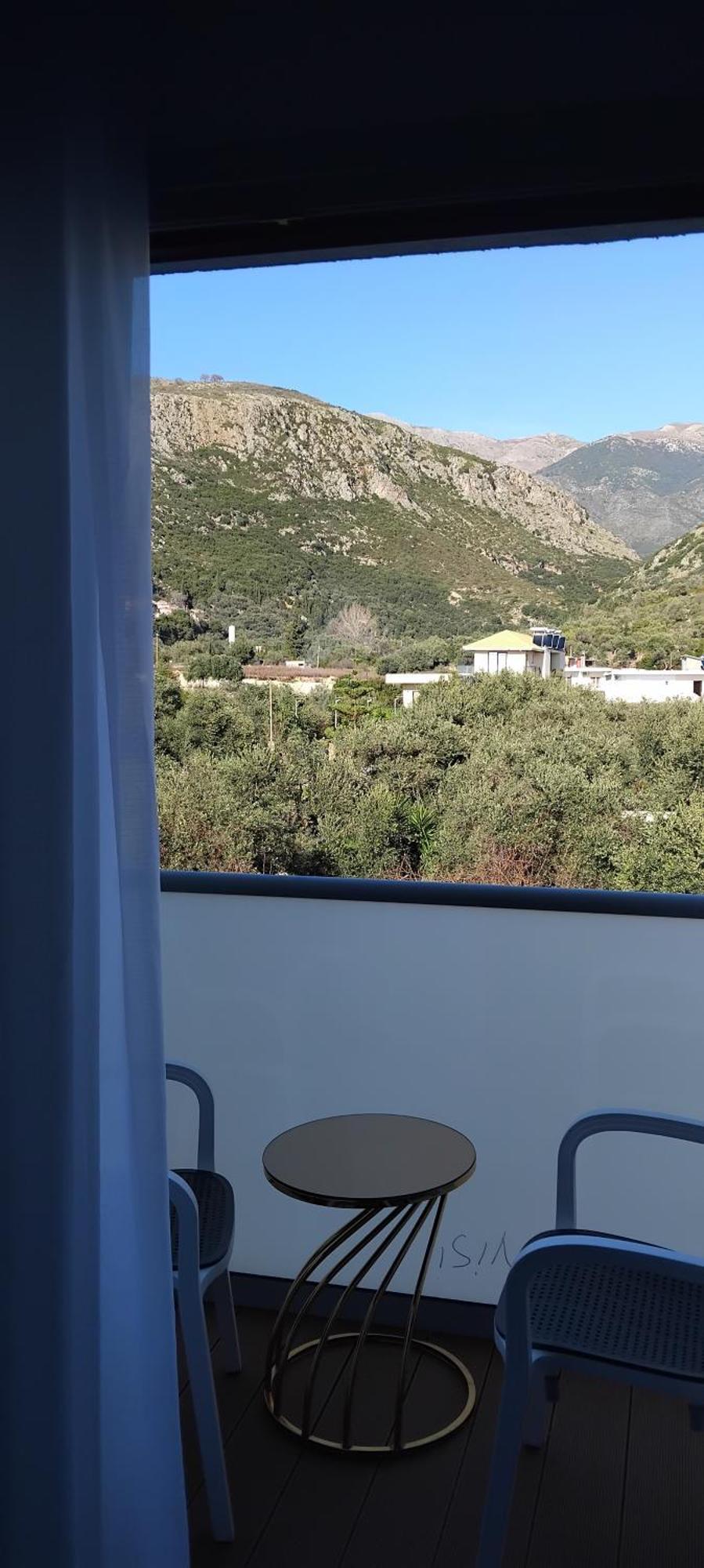 Anxhelos Hotel Himare Rum bild