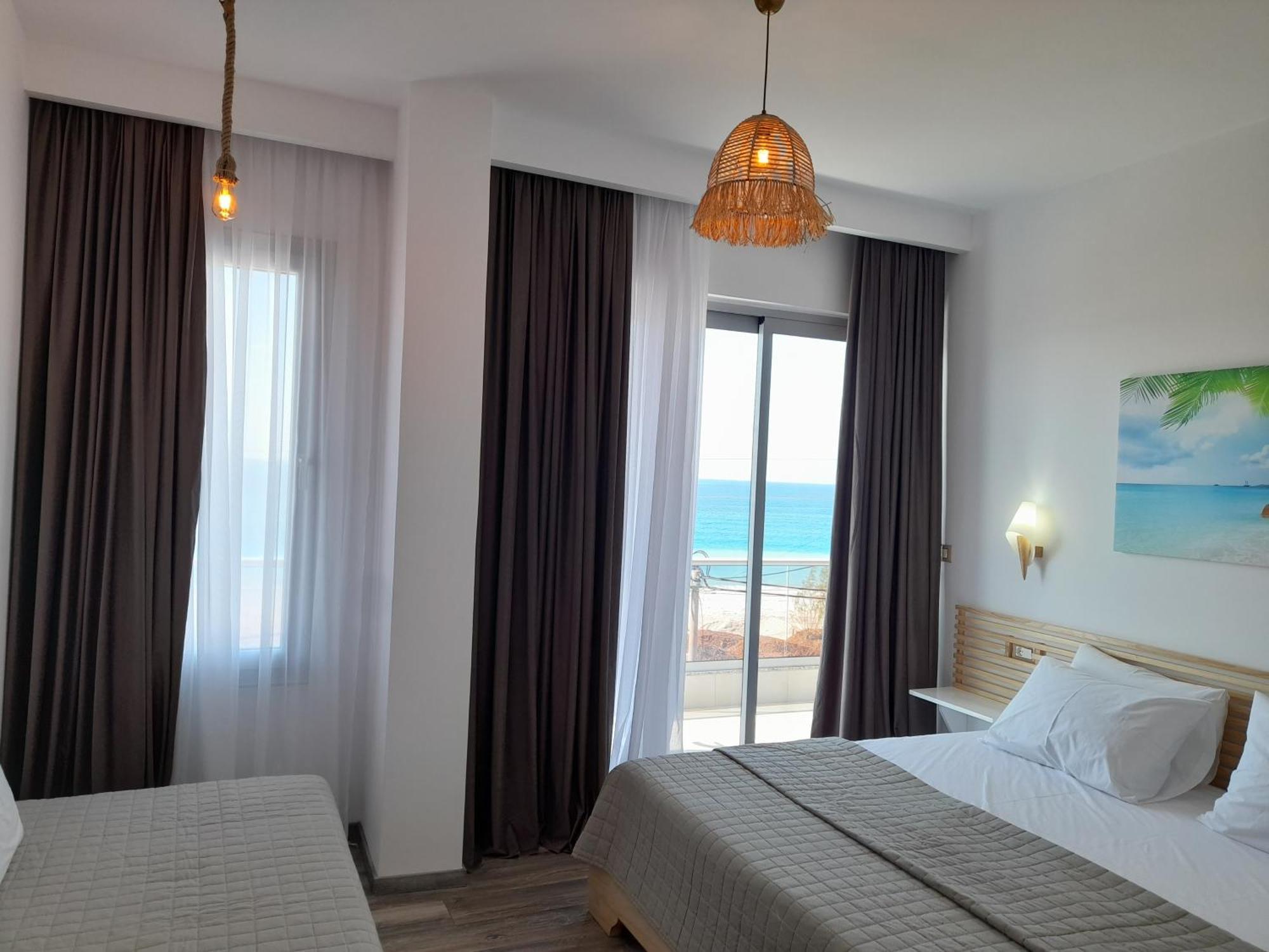 Anxhelos Hotel Himare Rum bild
