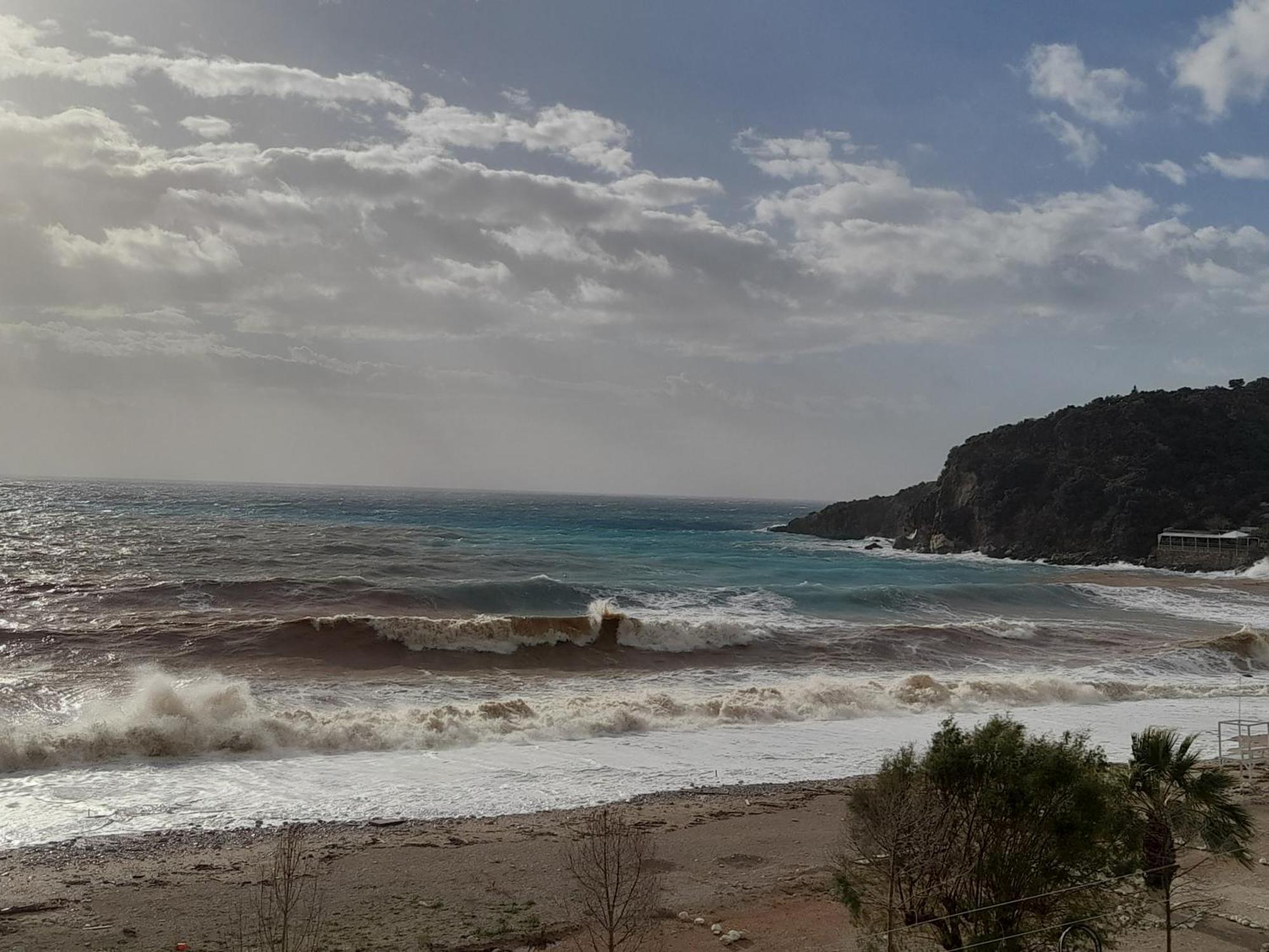 Anxhelos Hotel Himare Rum bild